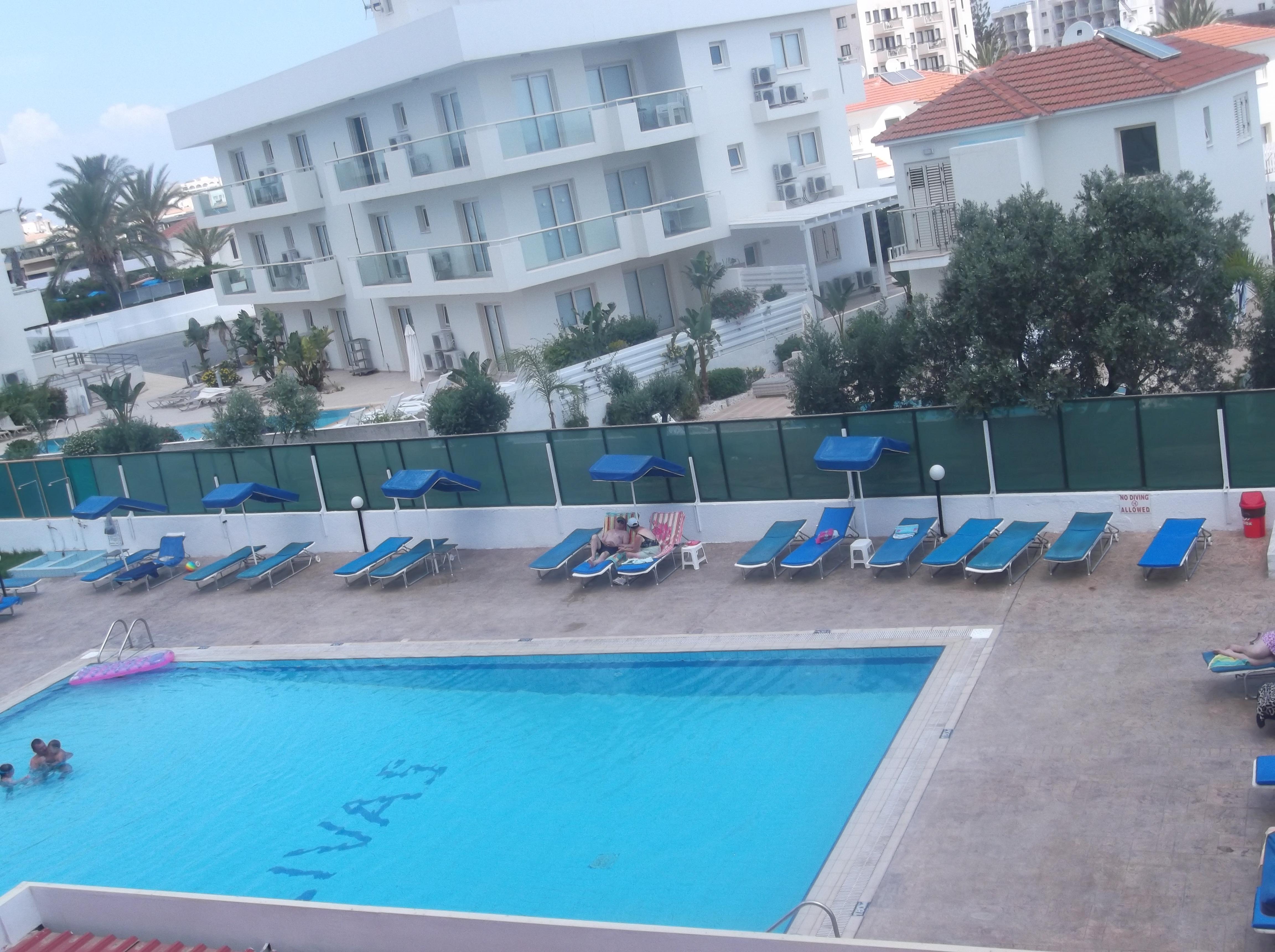 Livas Hotel Apartments Pernera Luaran gambar
