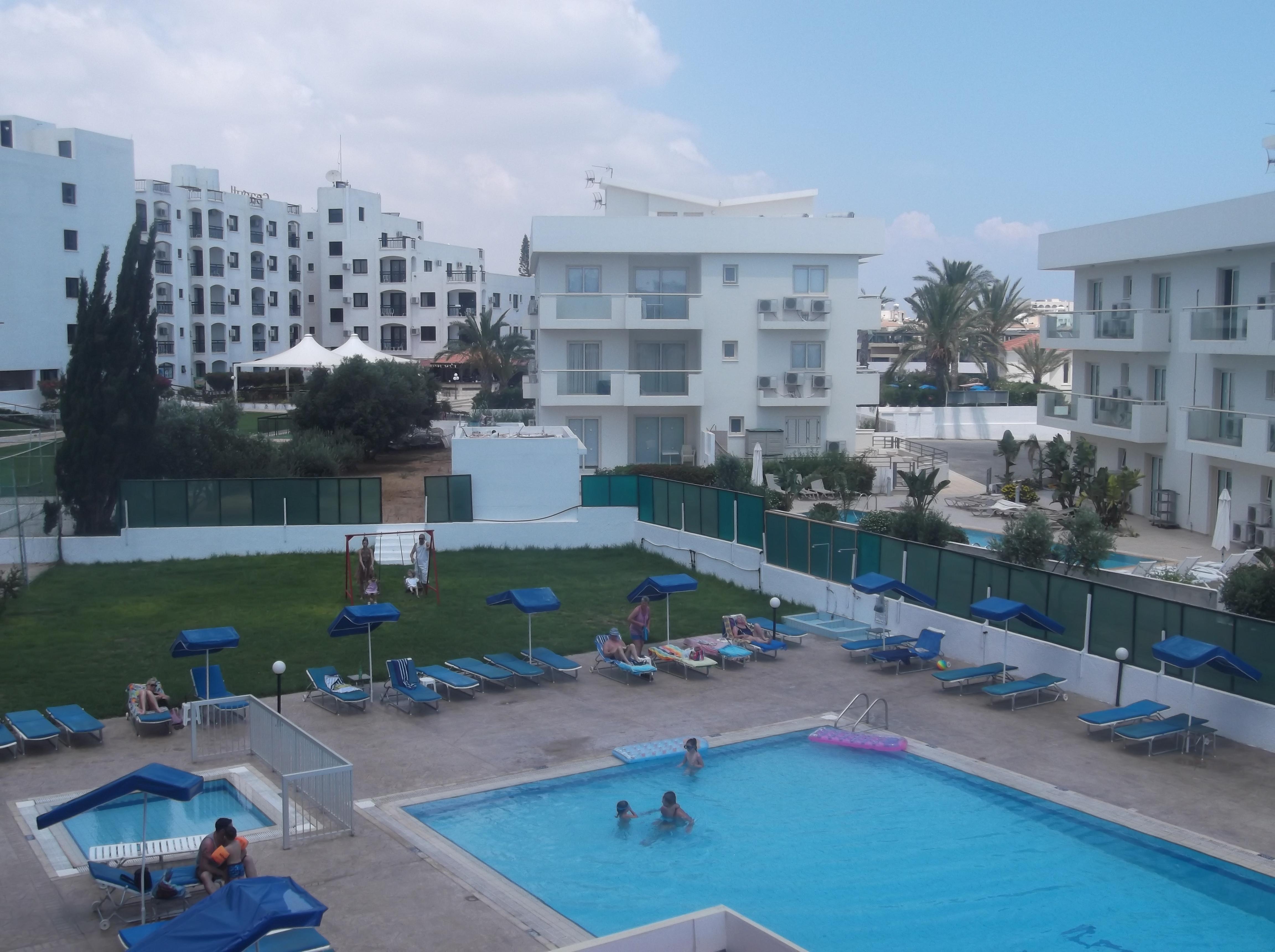 Livas Hotel Apartments Pernera Luaran gambar