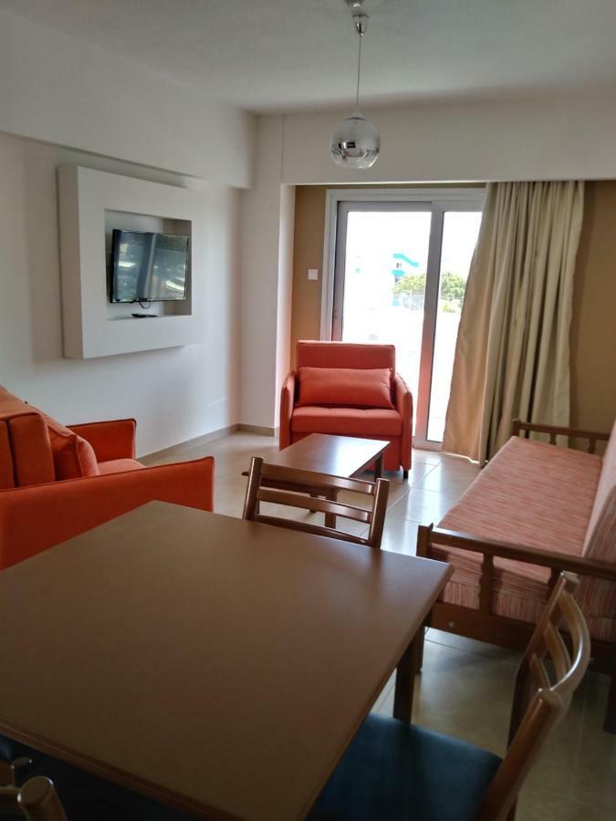 Livas Hotel Apartments Pernera Luaran gambar