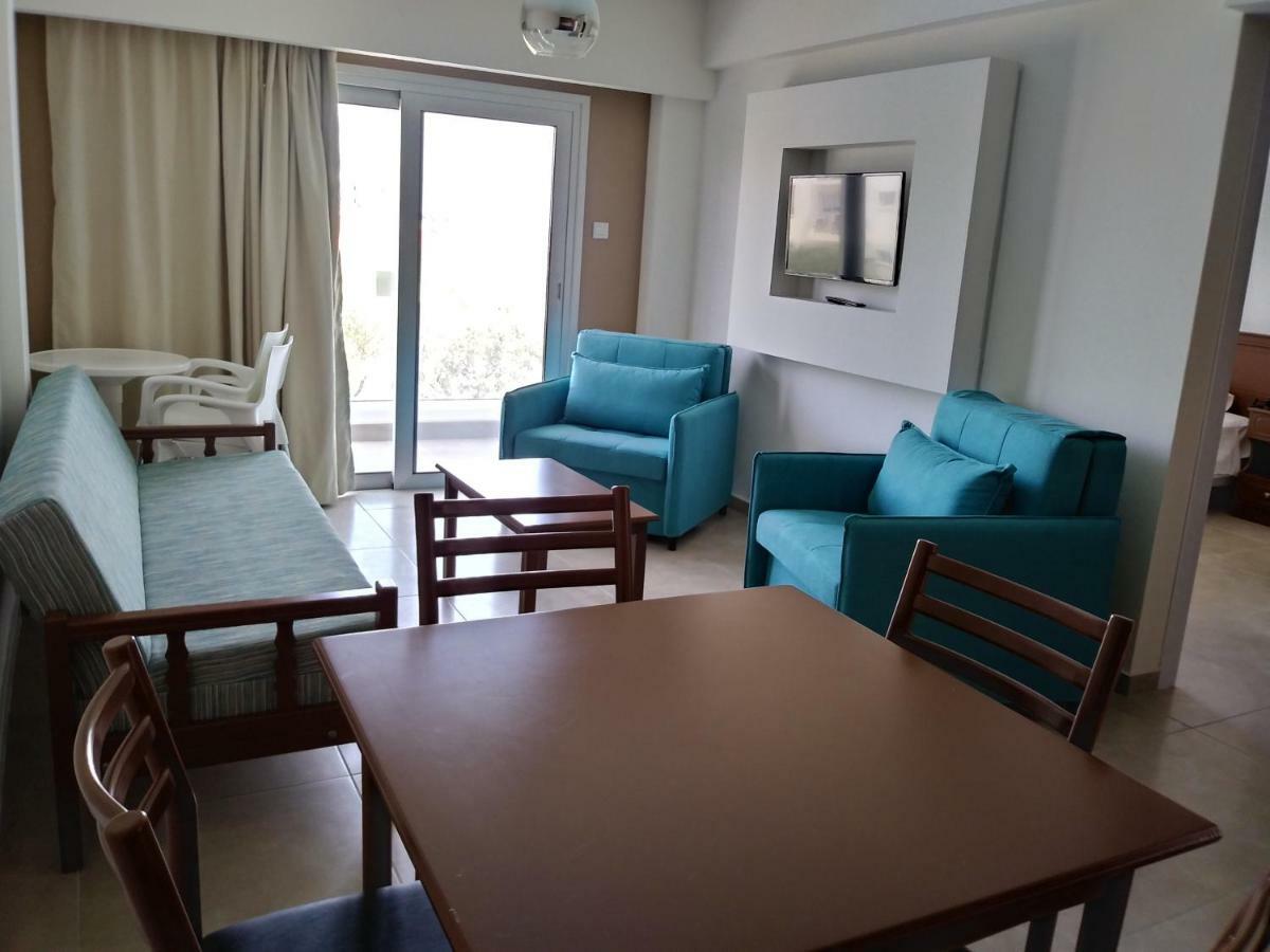 Livas Hotel Apartments Pernera Luaran gambar